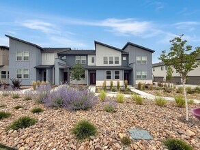 6555 N Dunkirk St in Denver, CO - Building Photo - Building Photo
