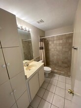 1358 Highlands Dr, Unit B2 in Naples, FL - Building Photo - Building Photo
