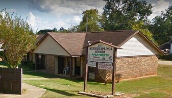 202 Keasler in Hughes Springs, TX - Building Photo