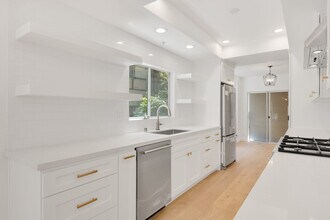 1871 Greenfield Ave, Unit 102 in Los Angeles, CA - Foto de edificio - Building Photo