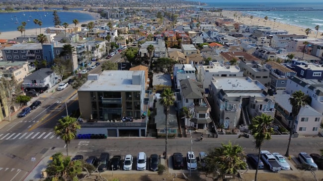 747 San Fernando Pl in San Diego, CA - Foto de edificio - Building Photo