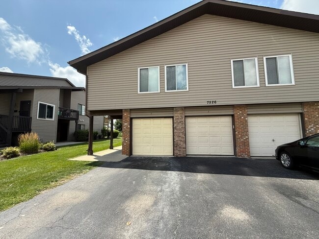 7526 Bristol Ln in Hanover Park, IL - Building Photo - Building Photo