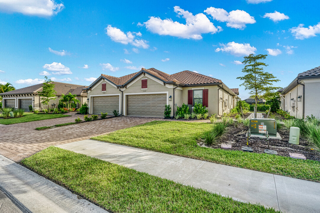 15197 Sacile St in Naples, FL - Building Photo