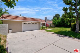 23637 Park Belmonte in Calabasas, CA - Building Photo - Building Photo