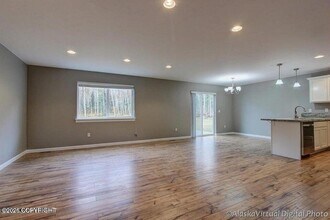 4730 Mainsail Ave in Wasilla, AK - Foto de edificio - Building Photo