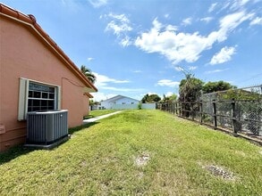 20751 NW 30th Ct in Miami Gardens, FL - Foto de edificio - Building Photo