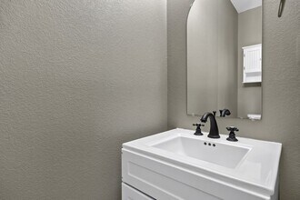 8404 Tyhurst Dr in Austin, TX - Building Photo - Building Photo