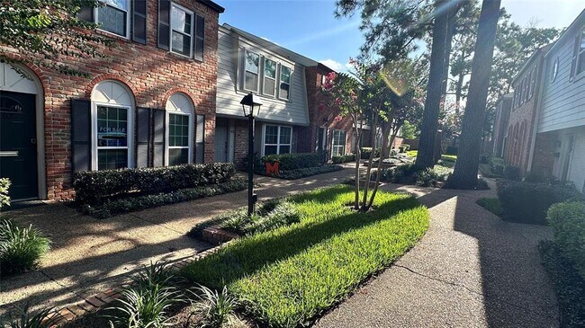 407 Bendwood Dr in Houston, TX - Building Photo - Building Photo
