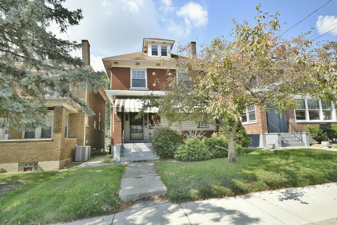 2110 West St, Unit 2nd Floor, in Munhall, PA - Foto de edificio
