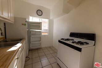 1420 Alvarado Terrace in Los Angeles, CA - Building Photo - Building Photo