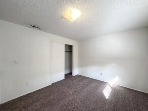 990 NW Angeline Ave in Gresham, OR - Building Photo - Building Photo
