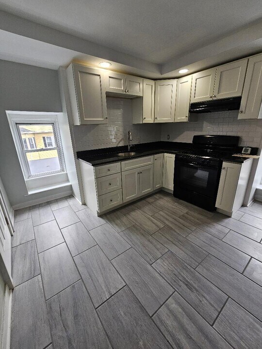 335 President Ave, Unit 3 in Fall River, MA - Building Photo