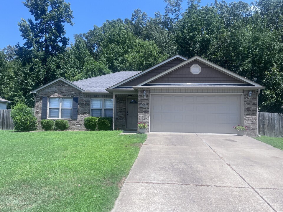 439 Nottingham Dr in Cabot, AR - Building Photo