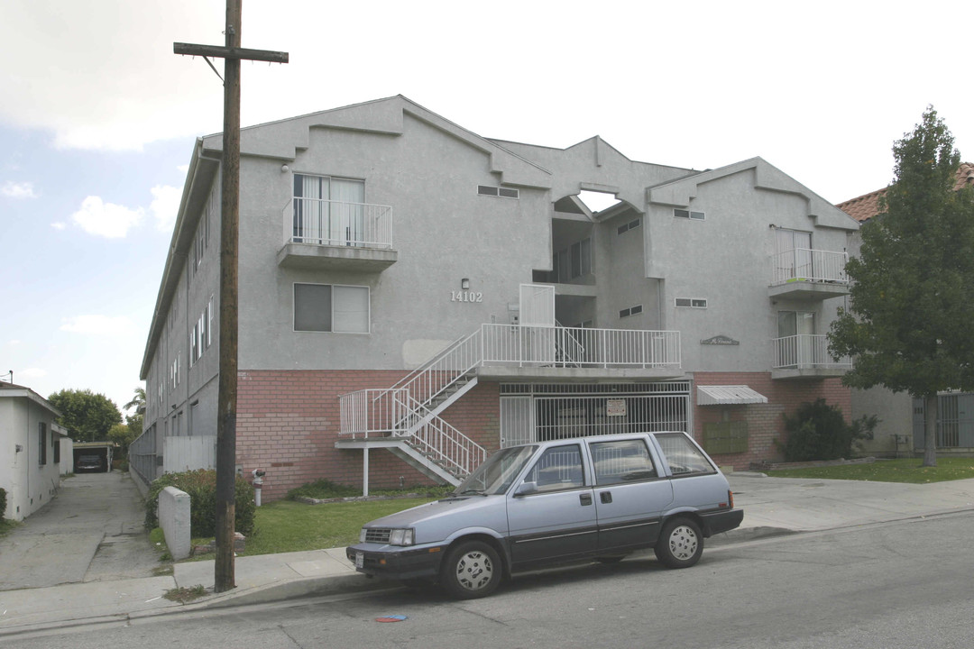 14102 Kornblum Ave in Hawthorne, CA - Building Photo