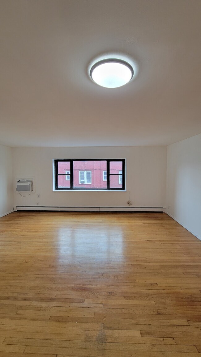 204 Woodcliff Ave, Unit A3 in North Bergen, NJ - Foto de edificio - Building Photo