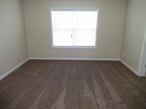 208 Cole Ct in Canton, GA - Building Photo - Building Photo