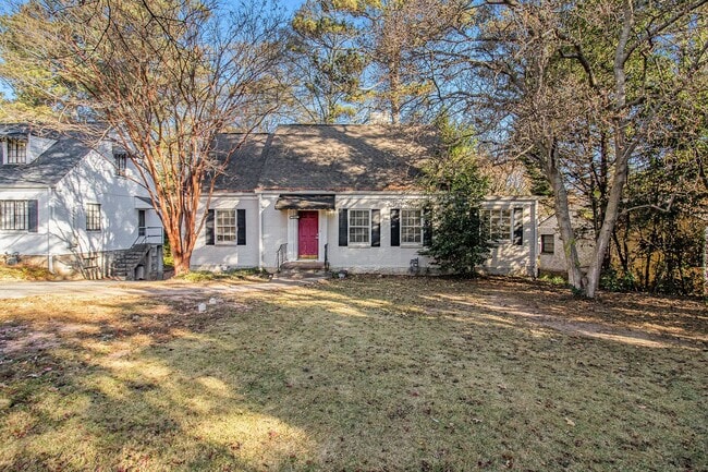2026 N Decatur Rd in Atlanta, GA - Foto de edificio - Building Photo