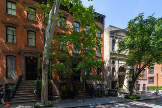 55 Charles St in New York, NY - Building Photo - Building Photo