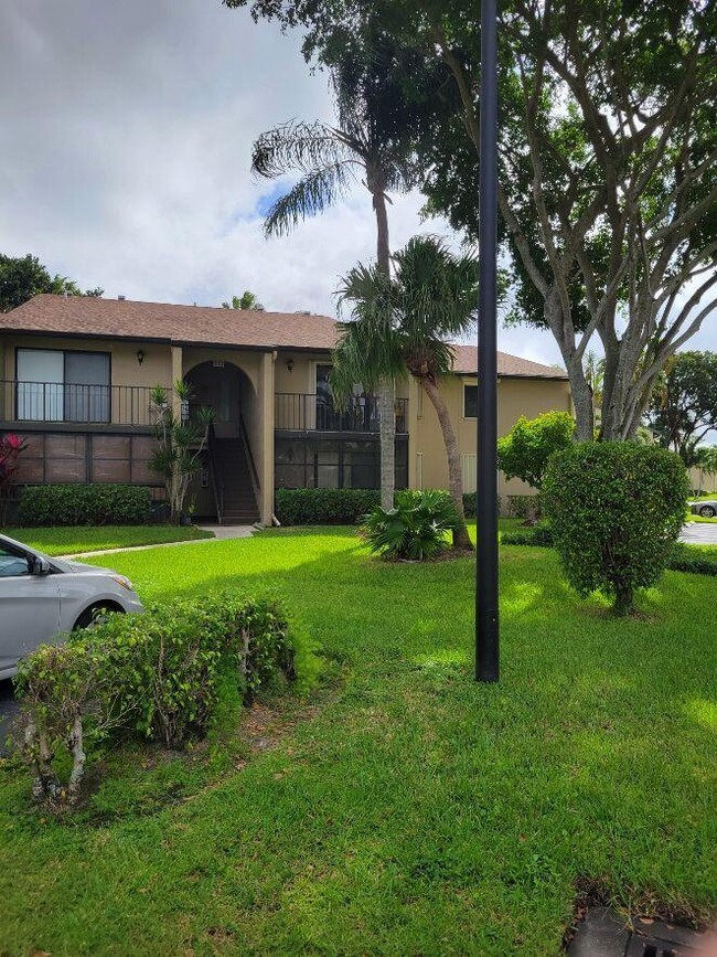 518 Shady Pine Way in Greenacres, FL - Foto de edificio - Building Photo