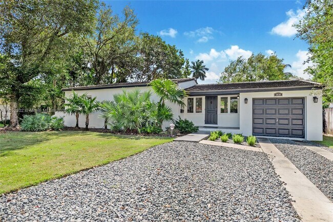 5830 SW 51st St in Miami, FL - Building Photo - Building Photo