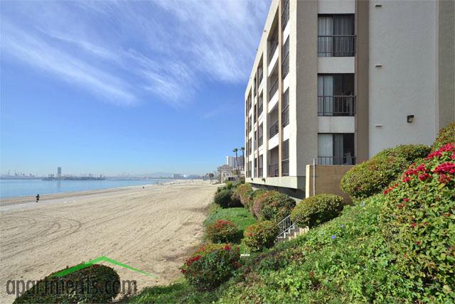 Beach Villa Apartments in Long Beach, CA - Building Photo