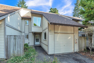 Washington Square Townhomes in Tigard, OR - Building Photo - Building Photo