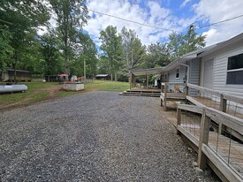 2735 Reed Rd in Dalton, GA - Building Photo