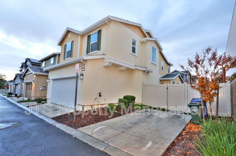 7890 Paseo de Rusch in Citrus Heights, CA - Building Photo