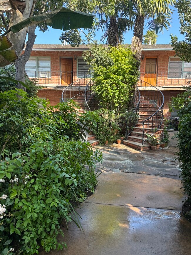 property at 2023 Cloverfield Blvd