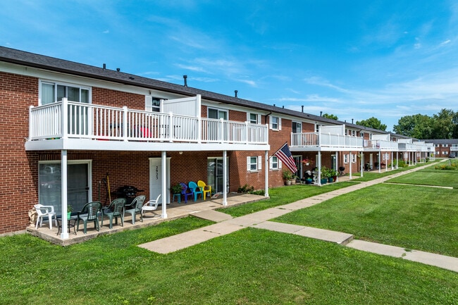 Park Madison Apartments in Burlington, IA - Building Photo - Building Photo