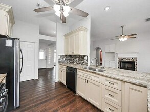 204 Audubon Woods Ct in Richwood, TX - Building Photo - Building Photo