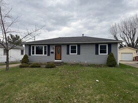 880 N Huntington St in Medina, OH - Building Photo