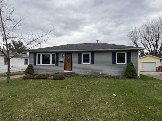 880 N Huntington St in Medina, OH - Building Photo