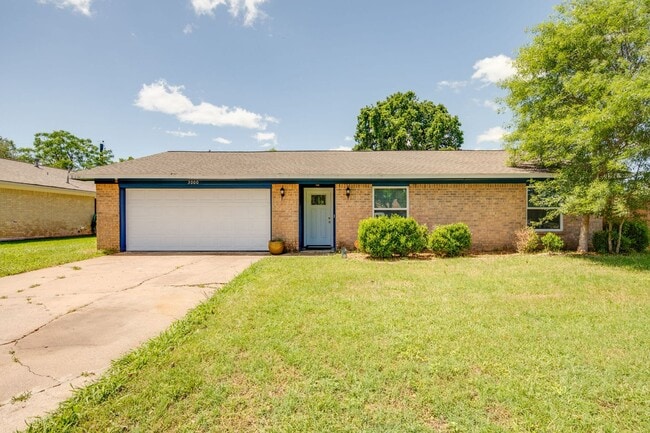 property at 3000 Longleaf Dr