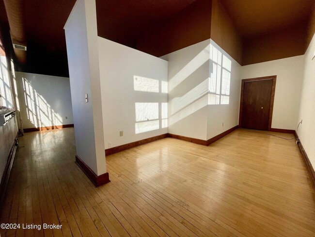 1516 Hepburn Ave in Louisville, KY - Foto de edificio - Building Photo