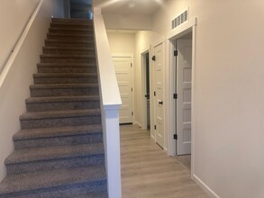 12113 127th Ave E in South Hill, WA - Foto de edificio - Building Photo