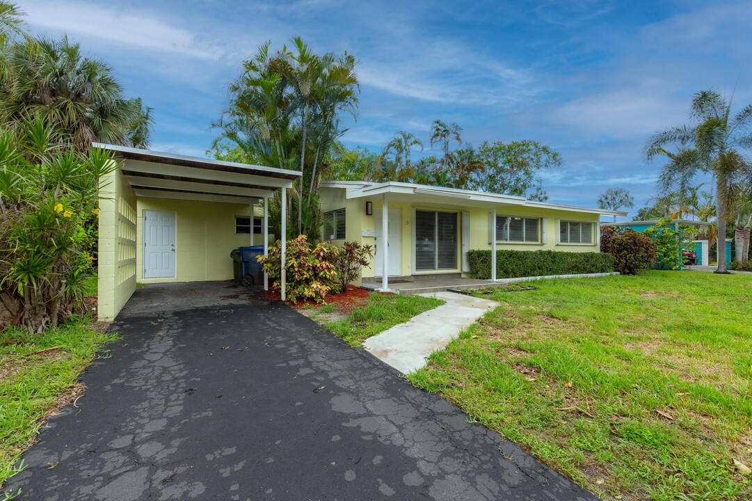 31 NE 28th Ct in Wilton Manors, FL - Building Photo