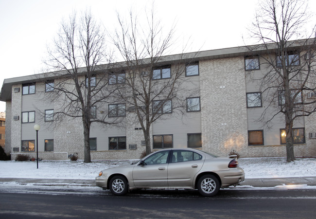 Broadway Square in Monticello, MN - Foto de edificio - Building Photo