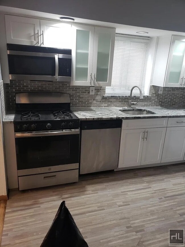 LITTLEFIELD AVENUE in Staten Island, NY - Foto de edificio - Building Photo