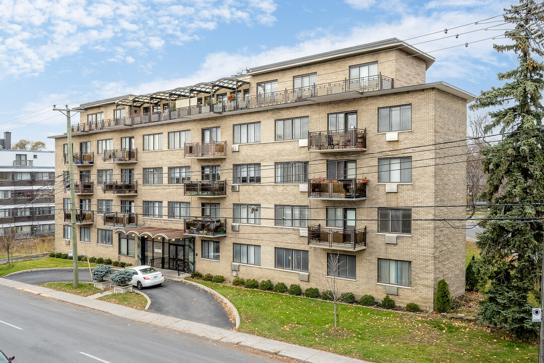 5757 De La Côte-Saint-Luc Ch in Hampstead, QC - Building Photo