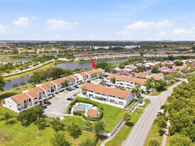644 NE 195th St in Miami, FL - Building Photo