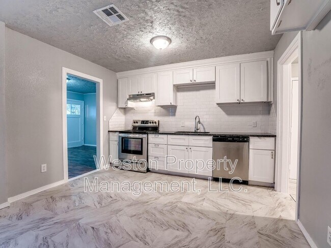 2604 NE 22nd St in Oklahoma City, OK - Building Photo - Building Photo