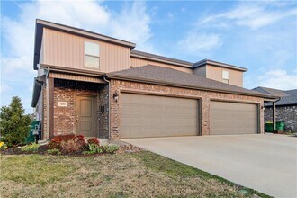 400 Barbet Dr in Centerton, AR - Building Photo - Building Photo