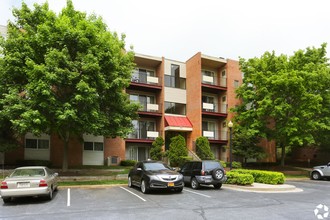 Liberty Place in Windsor Mill, MD - Foto de edificio - Building Photo