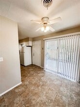 430 NW Mission Blvd in Lawton, OK - Foto de edificio - Building Photo