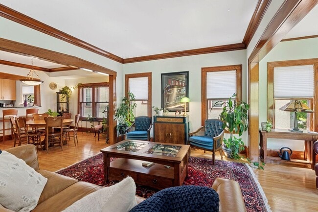 3229 Fremont Ave S, Unit 2nd floor Duplex