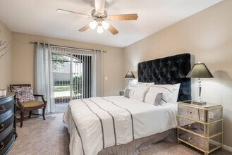 The Parkway at Hunters Creek in Orlando, FL - Building Photo - Building Photo