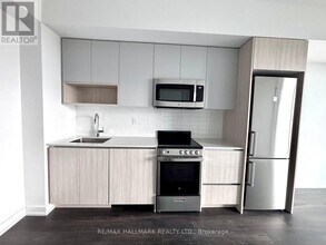 801 The Queensway in Toronto, ON - Building Photo - Building Photo