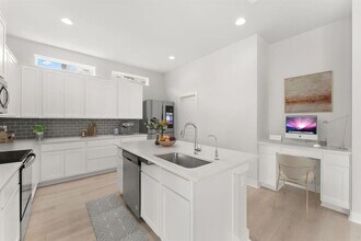 2200 Grenache Dr in Pflugerville, TX - Building Photo - Building Photo