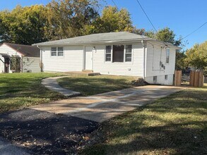 17 Young Dr in St. Louis, MO - Building Photo - Building Photo